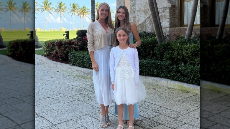 Vanessa Trump con dos de sus hijos en una boda