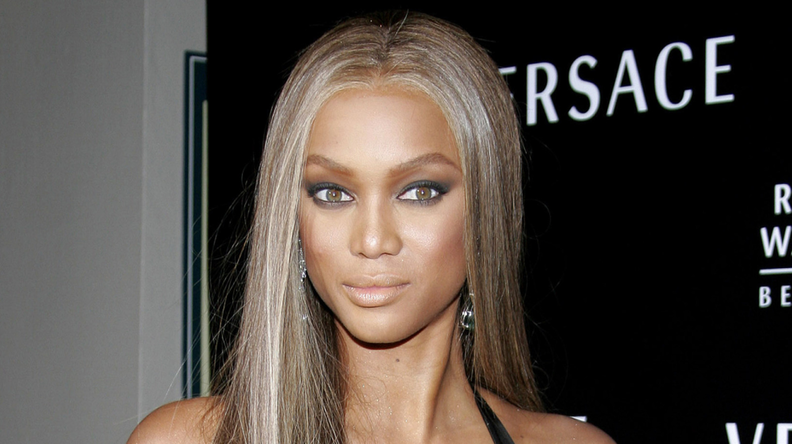 Las fotos de antes y después muestran cuánto ha cambiado el rostro de Tyra Banks