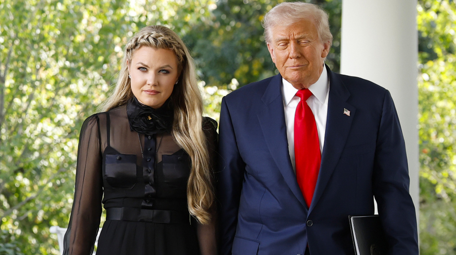 Erika Kirk se volvió totalmente Trump con un bronceador discordante en la reunión de 2026 con Sarah Huckabee Sanders