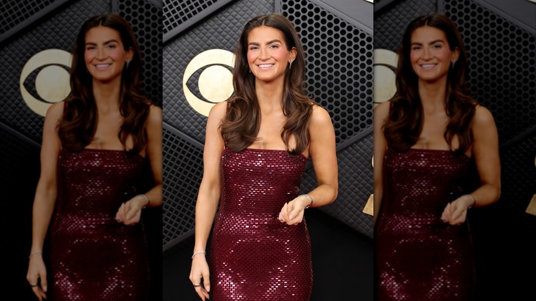 Kaitlan Collins en los premios Grammy 2026