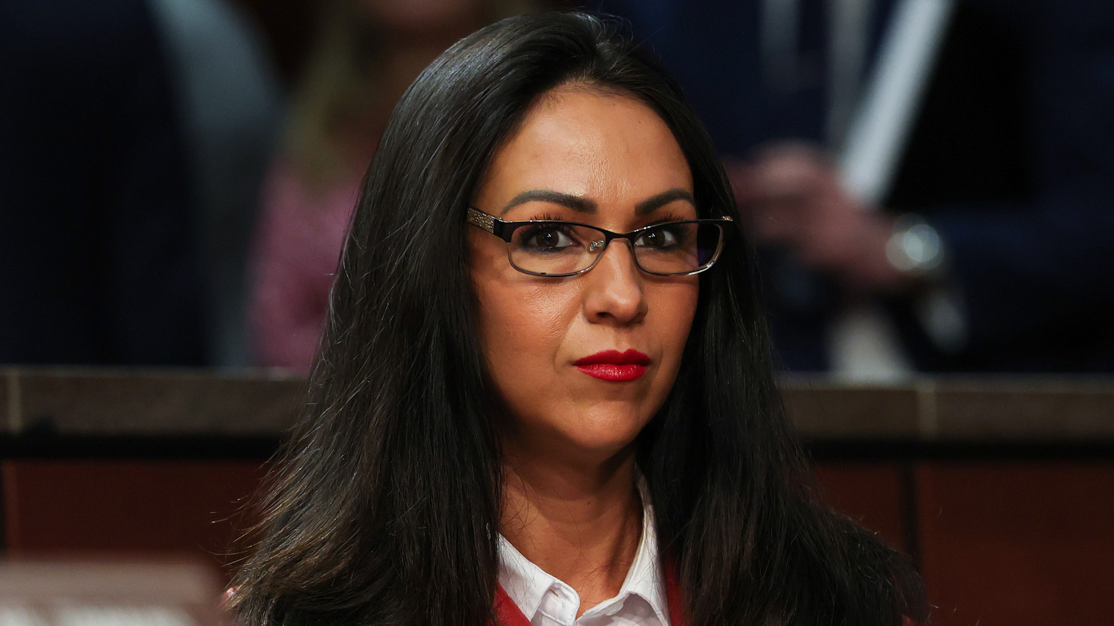 La foto sin filtrar del maquillaje Cakey de Lauren Boebert está dando vibraciones de desfile