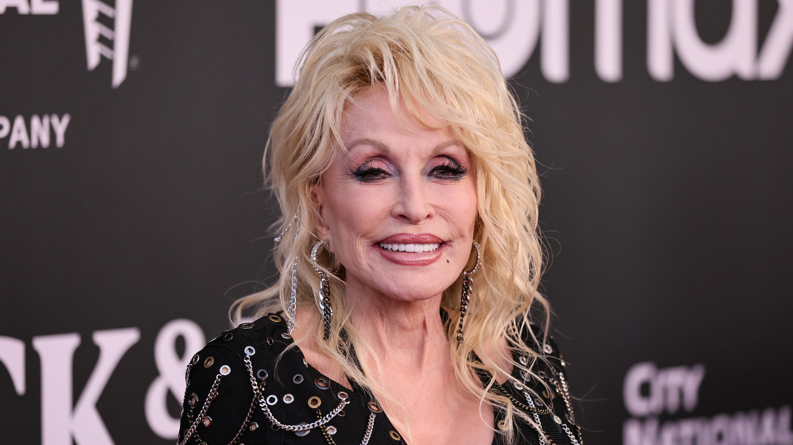 Las fotos de los labios más delgados de Dolly Parton de los años 70 son tan increíbles de ver hoy