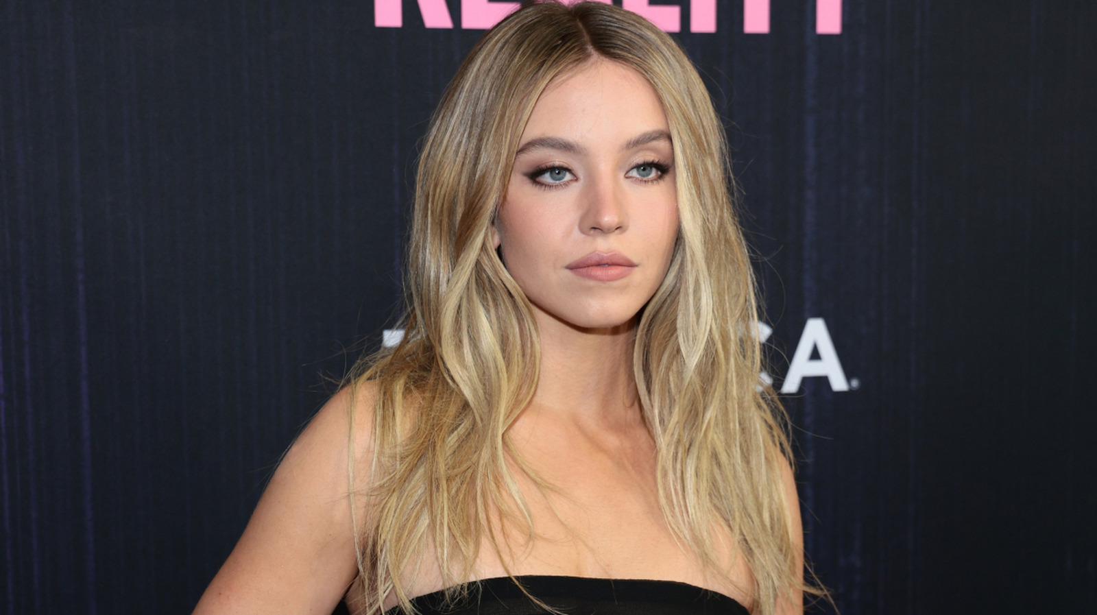 Las impresionantes piernas de Sydney Sweeney no pudieron canjear algunos de sus atuendos más vulgares