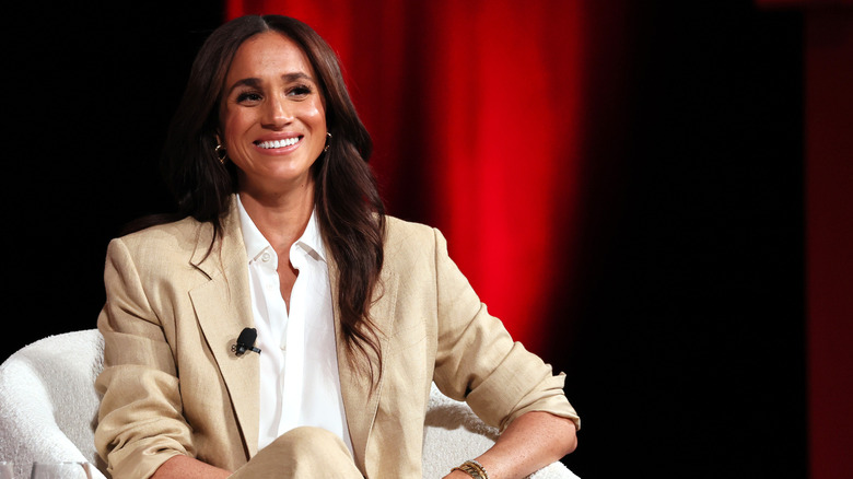 Meghan Markle sonriendo