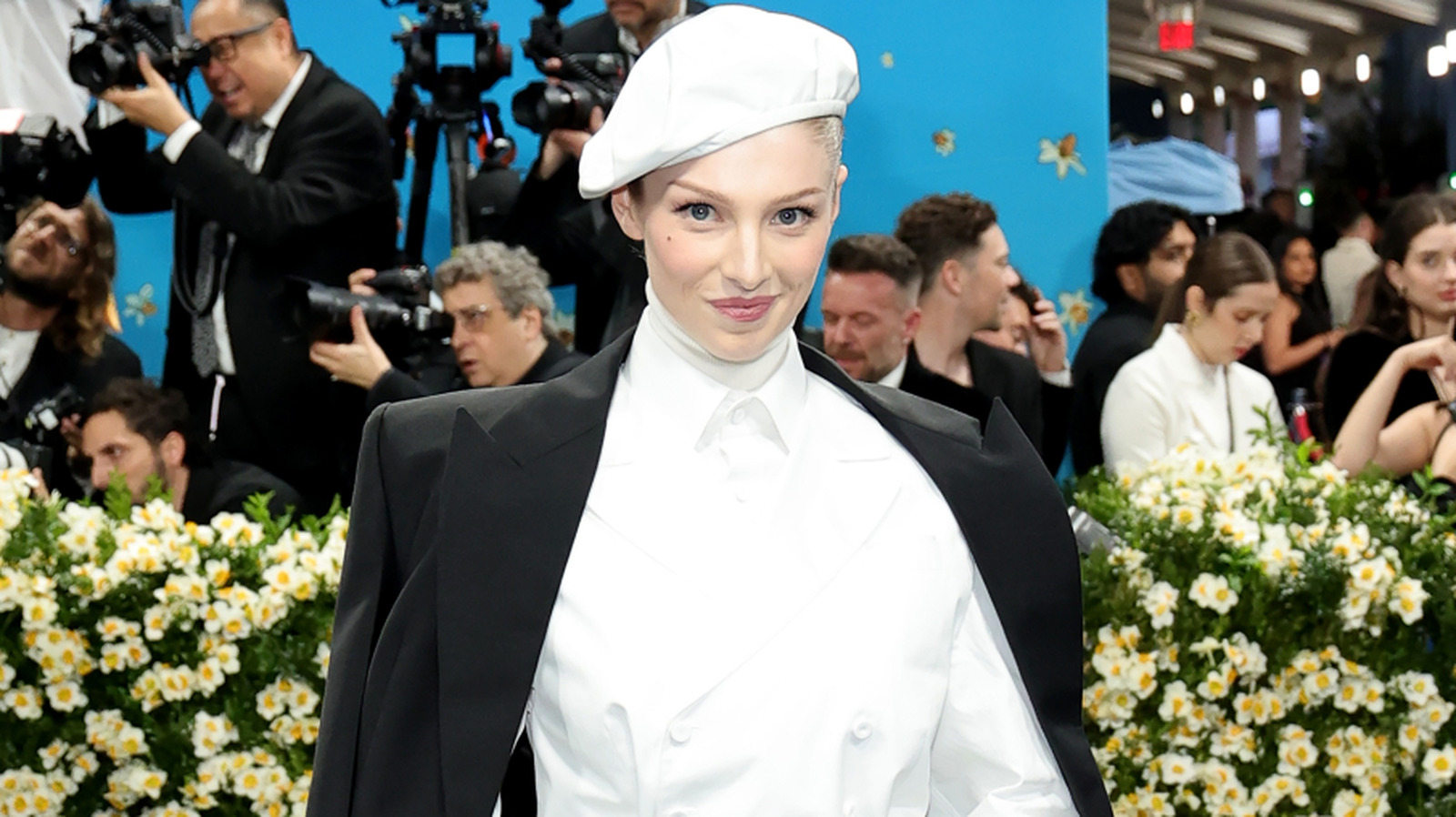 10 veces en las que Hunter Schafer se robó la atención con su impresionante apariencia en la alfombra roja