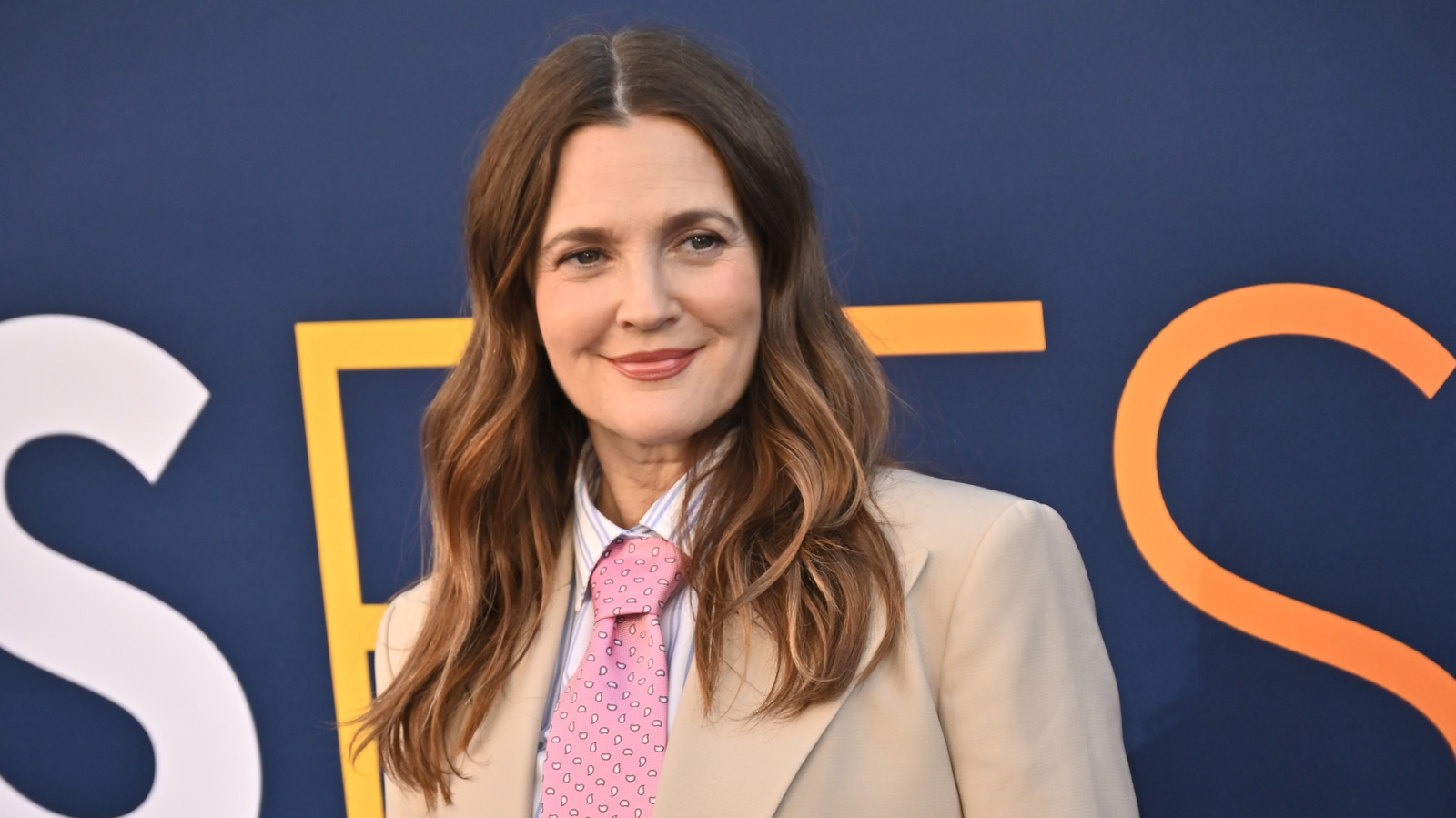 Las fotos lado a lado de Drew Barrymore demuestran que está envejeciendo como un buen vino