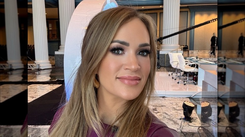 Carrie Underwood con pelo liso