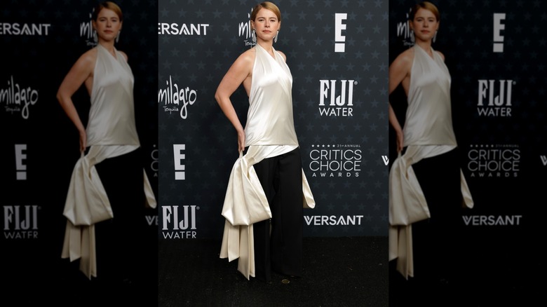 Jessie Buckley en los Critics Choice Awards 2026