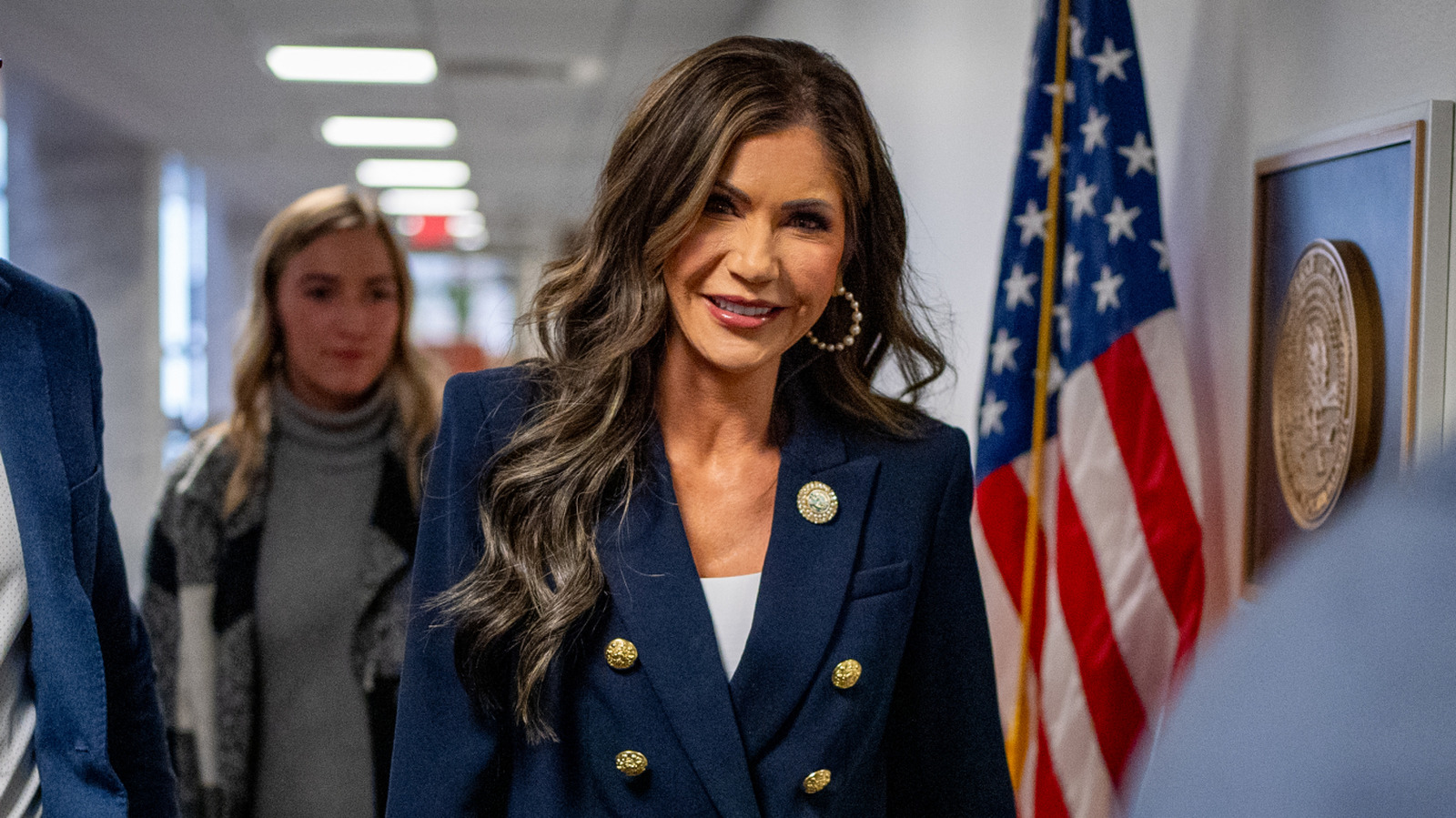 Kristi Noem fue vergonzosamente superada por Tulsi Gabbard en el evento de campaña 2024