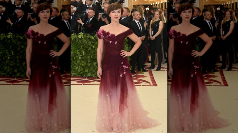 Scarlett Johansson posa en la Met Gala 2018