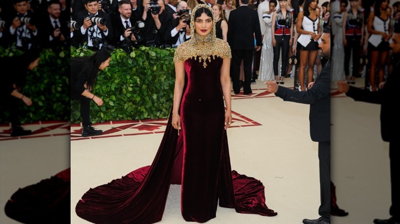 Priyanka Chopra posa vestida de Ralph Lauren en la Met Gala