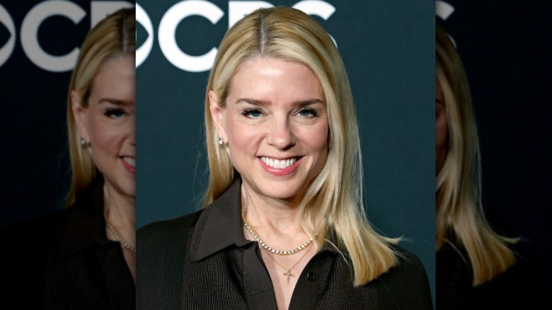 Pam Bondi llega a los Kennedy Center Honors 2025