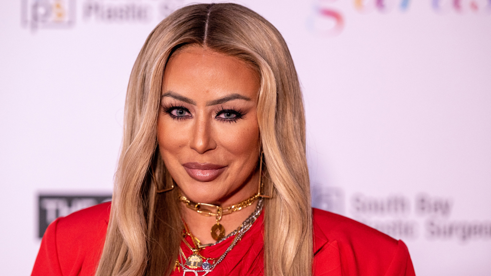 La supuesta cirugía plástica de Aubrey O'Day es difícil de negar en fotografías de lado a lado