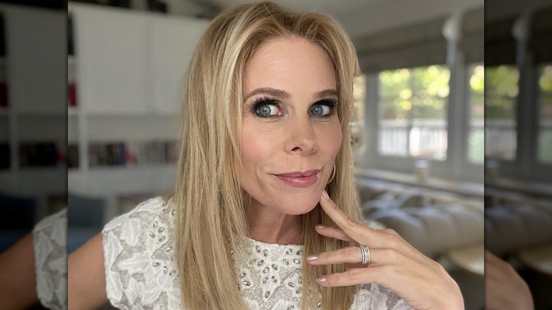 Cheryl Hines con pestañas postizas