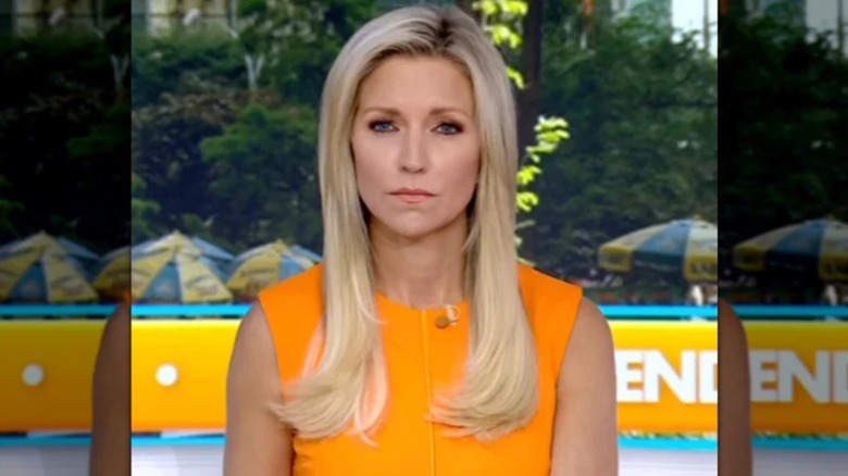 Ainsley Earhardt con extensiones opacas, pesadas y sin estilo.