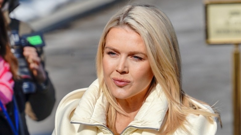 Karoline Leavitt se dirige a la prensa fuera de la Casa Blanca