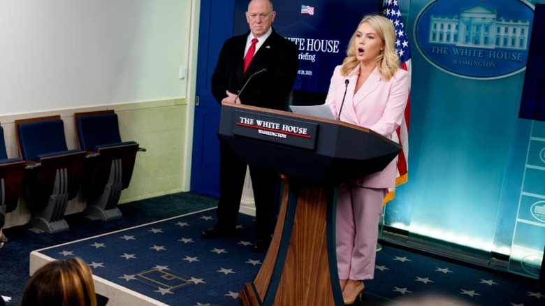 Karoline Leavitt habla con la prensa en la Casa Blanca