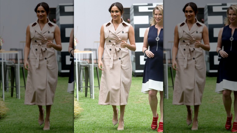 Meghan Markle luce un vestido gabardina de manga corta