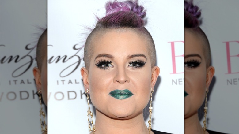 Kelly Osbourne organiza la fiesta de portada de la edición de primavera de BELLA New York en abril de 2017 en la ciudad de Nueva York