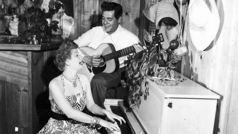 Lucille Ball y Desi Arnaz tocando música