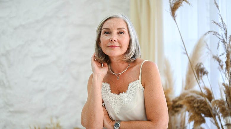 Mujer con corte de pelo bob