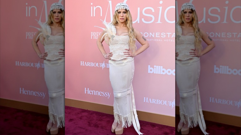 Slayyyter en el evento Billboard Women in Music 2026.