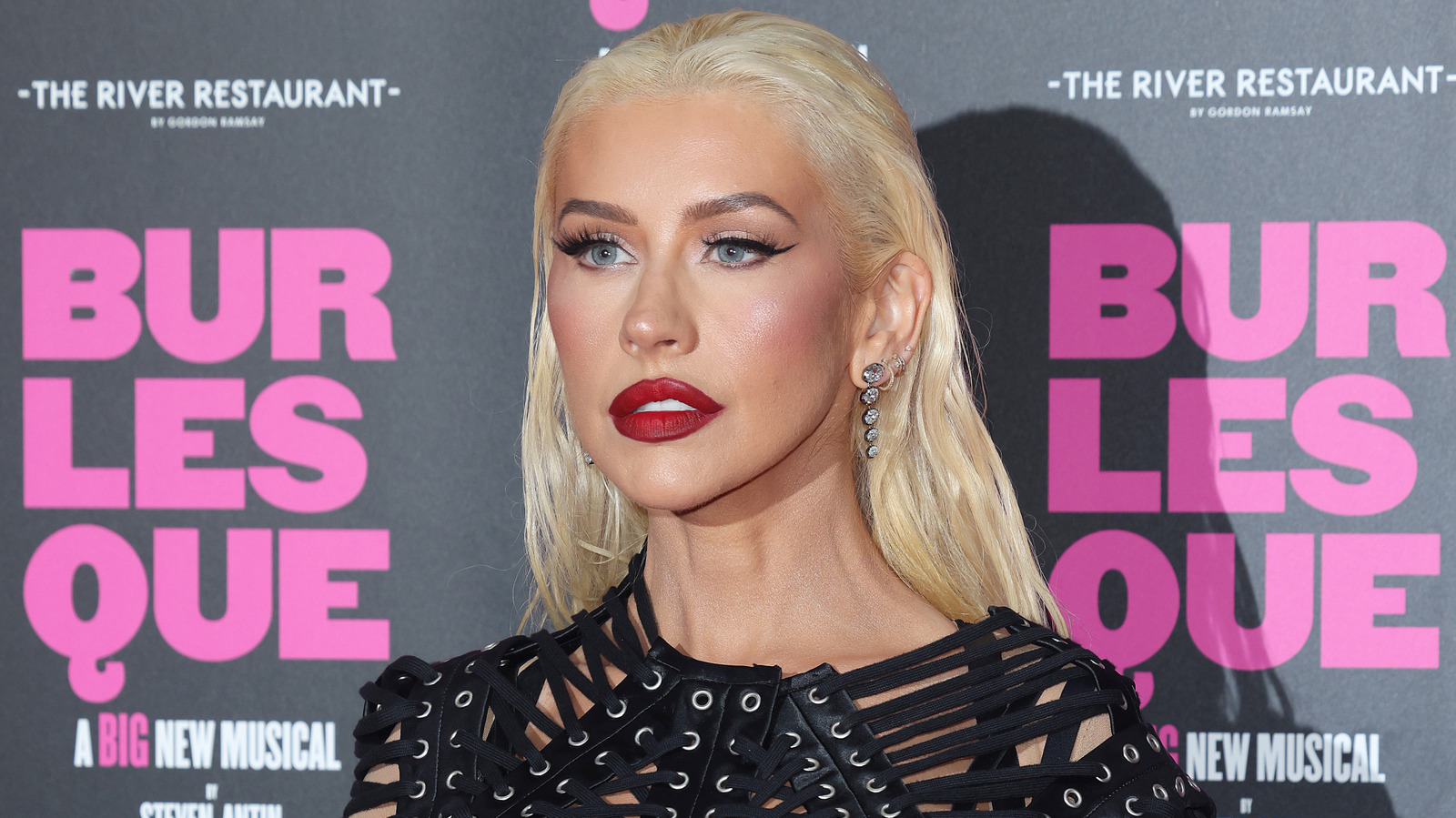 Christina Aguilera tomó un atrevido movimiento de cabello con flequillo de bebé y un Bob burbuja