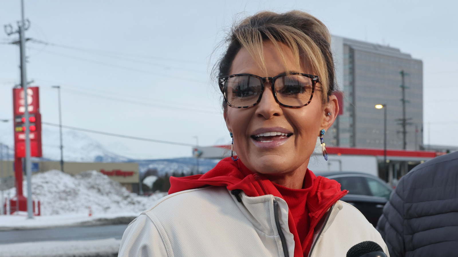 Fotografías una al lado de la otra muestran la transformación del rostro de Sarah Palin desde que dejó el cargo