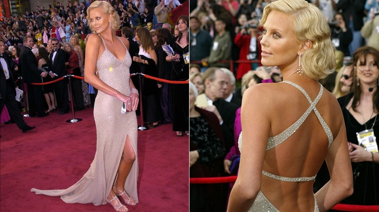 Charlize Theron con un vestido plateado en los Oscar 2004