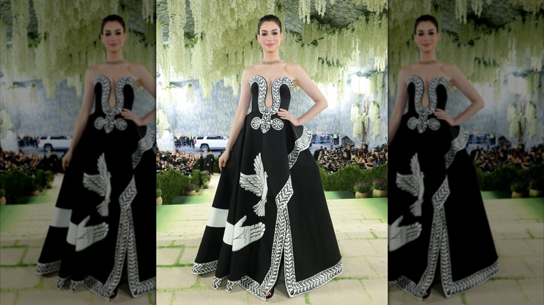Anne Hathaway en la Met Gala 2026