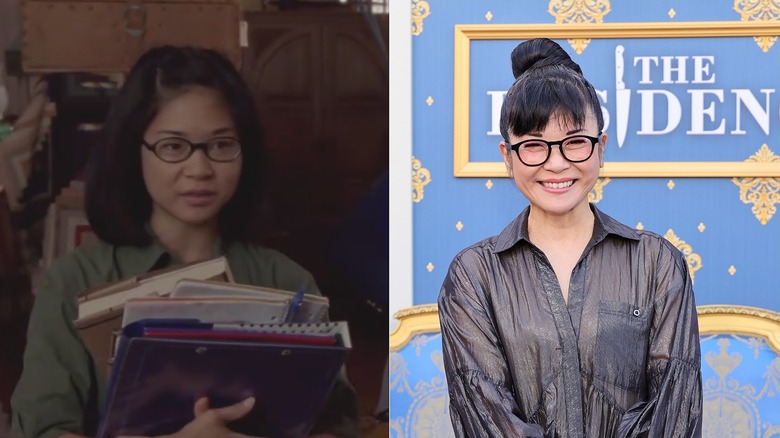 Imagen dividida de Keiko Agena en Gilmore Girls a la izquierda y posando y sonriendo en una alfombra roja a la derecha.