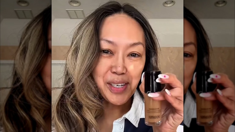 Mally Roncal usando la base Luminous Silk de Giorgio Armani