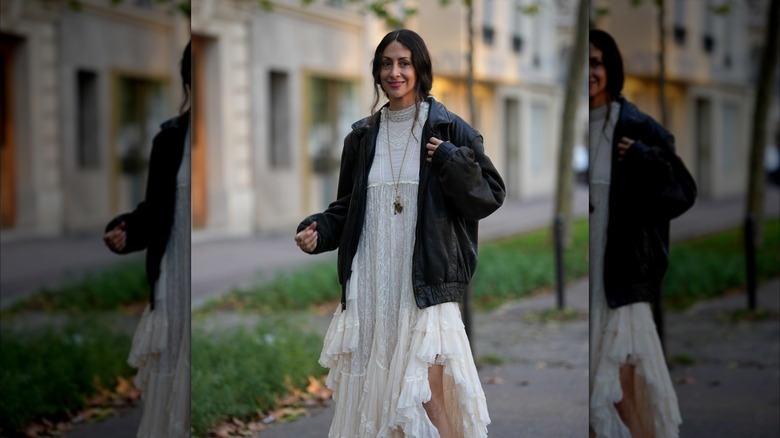 Filiz Polat luce un vestido largo de encaje de Chloe