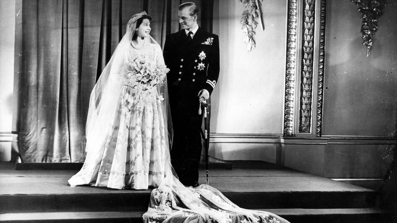 La reina Isabel y el príncipe Felipe juntos después de su boda en la Abadía de Westminster.