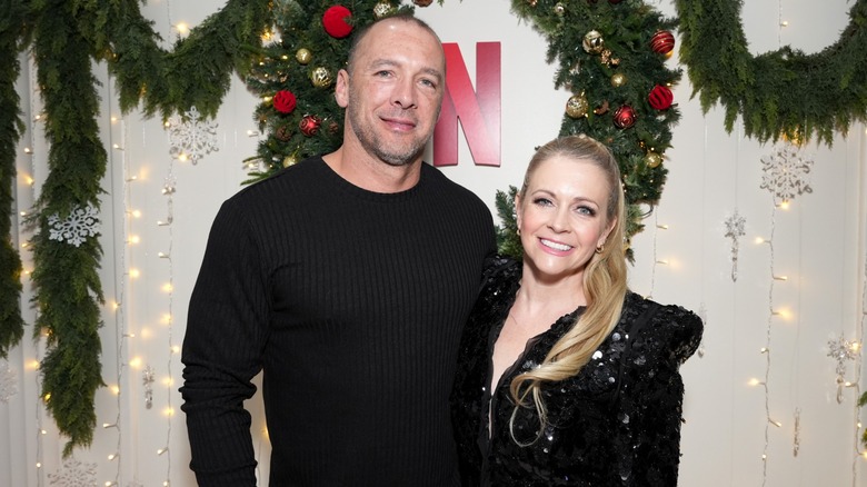 Melissa Joan Hart y su esposo Mark Wilkerson.