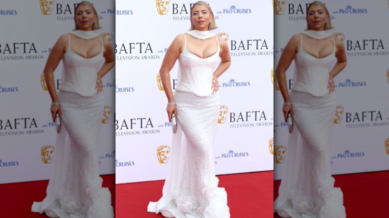 Olivia Bowen posa en los premios BAFTA de Televisión