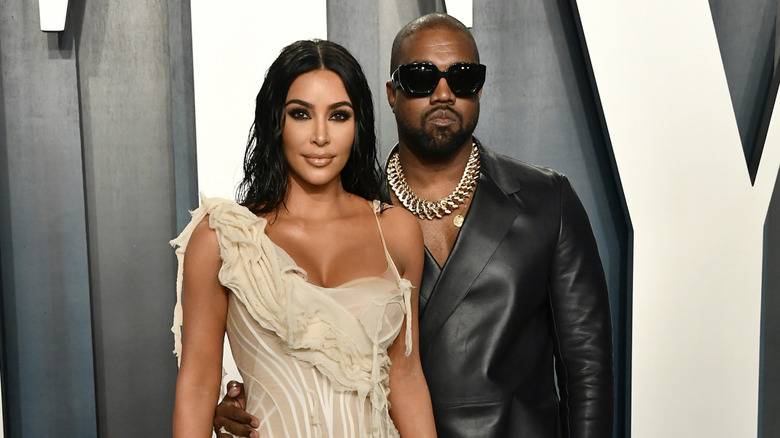 Kim Kardashian y Kanye West en la fiesta de los Oscar de Vanity Fair 2020