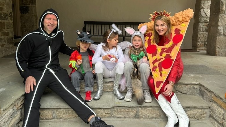 Jenna Bush Hager se disfrazó con su marido y sus hijos en Halloween.
