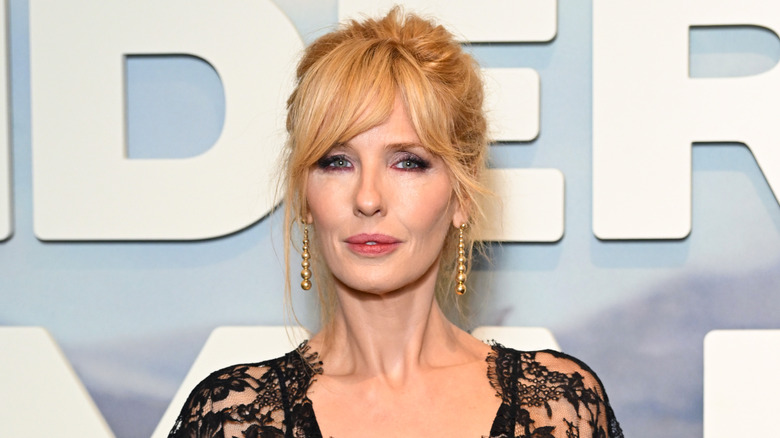 La actriz Kelly Reilly con cabello rubio rojizo en enero de 2026