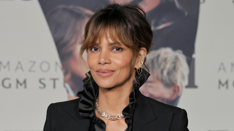 Halle Berry con un recogido