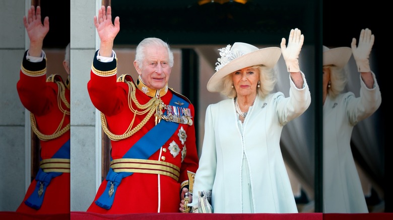 El rey Carlos y la reina Camilla en la ceremonia Trooping the Colour en 2024