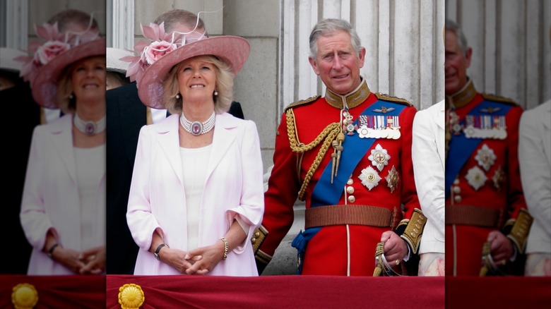 El rey Carlos y la reina Camilla en la ceremonia Trooping the Colour en 2010