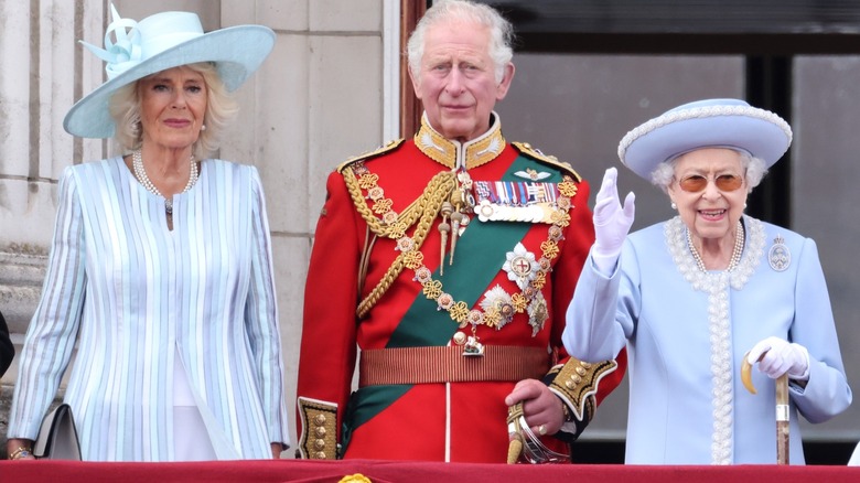 El rey Carlos y la reina Camilla en la ceremonia Trooping the Colour en 2022