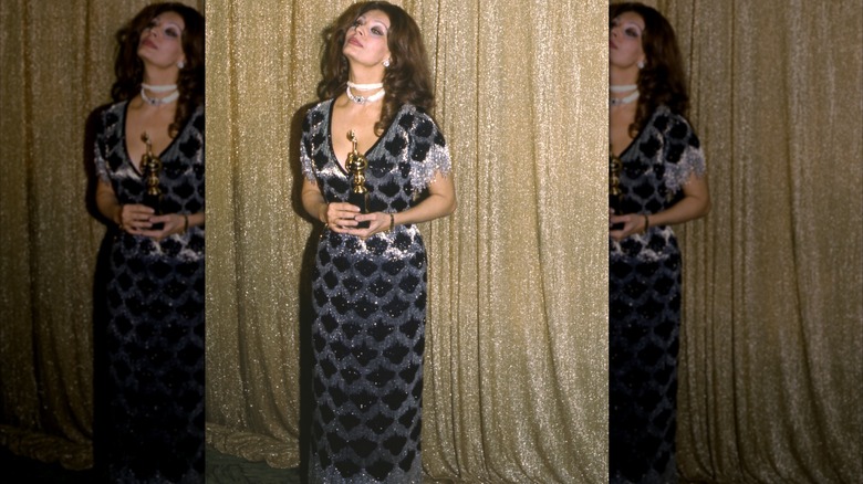 Sophia Loren en la 34ª edición de los Globos de Oro en Beverly Hill en enero de 1977