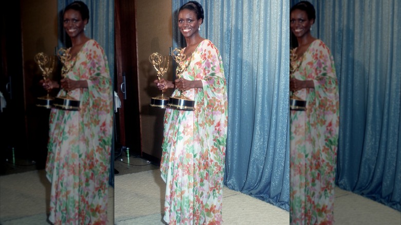 Cicely Tyson en los premios Emmy en Los Ángeles en mayo de 1974