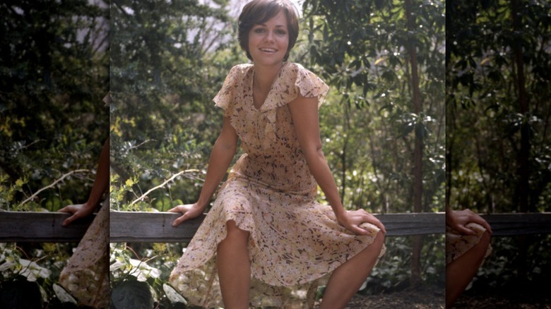 Sally Field posa para una fotografía publicitaria en 1970