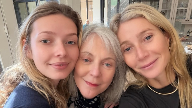 Gwyneth Paltrow publica una selfie sin maquillaje con su hija Apple Martin y su madre Blythe Danner