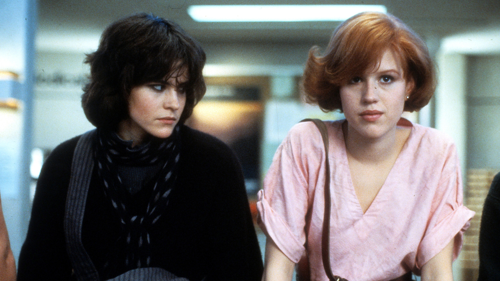 Los mejores looks de cabello de Molly Ringwald desde su apogeo de los 80 y más allá