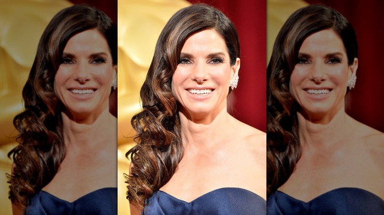 Sandra Bullock con rizos estructurados en los Oscar