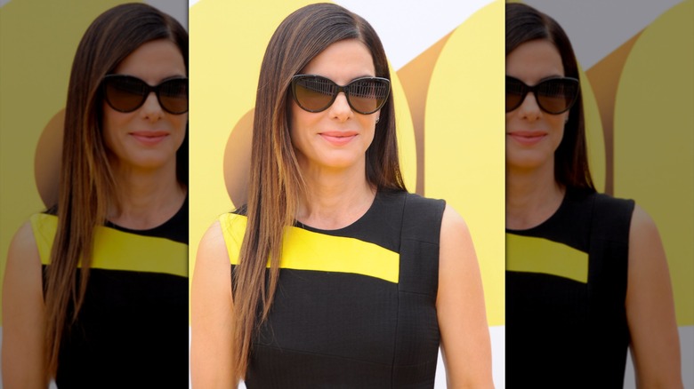 Sandra Bullock con el pelo largo y liso en la 